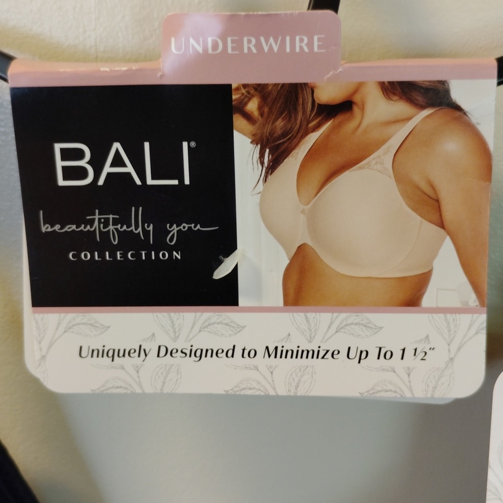 Bali Black Full Coverage Underwire Bra with Molded Cups - Picture 2 of 8